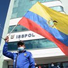 Planton de jubilados y pensionistas de la Policia Nacional en las afueras del edificio del ISSPOL  Quito 16 de Agosto de 2022 Agencia(ag-extra ag-expreso-ag-quito) Gustavo Guaman