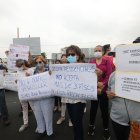 Unión. Los vecinos de la avenida Segunda y de otras cuadras se unieron la mañana del martes para exteriorizar su reclamo por las edificaciones que se levantan.