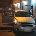 Se encontró un posible artefacto explosivo, un arma de fuego y cartuchos en el vehículo en el que se movilizaban los sospechosos