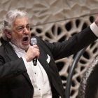 El tenor habría pactado un encuentro íntimo con una "alumna de la secta" en abril pasado, luego de una presentación en el Teatro Colón (Buenos Aires).