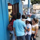 Este 18 de agosto, hubo padres que se mostraron confundidos al no tener claro si las clases se había reanudado y si las investigaciones habían terminado.