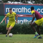 Paco Rodríguez (i), zaguero de Barcelona, será titular frente al Orense.