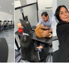 En la oficina. Ingrid Vaca, jefa de la agencia automotriz (Izq.), aparece con Mina en sus brazos. La gata es libre de recorrer la empresa.