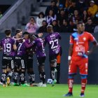 Los jugadores de Independiente del Valle festejan el primer gol ante El Nacional