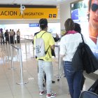 Los pasajeros deben esperar largo tiempo en el área de migración del aeropuerto.,
ÁREA DE MIGRACIÓN.
Migración en el Aeropuerto José Joaquín de Olmedo. Guayas,Guayaquil,Ecuador /Richard Castro/ Diario Expreso.