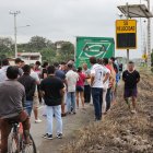 Puerto Inca. Los afectados se unen para protestar en la carretera.