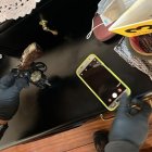 Un revólver y un celular son parte de los primeros indicios levantados.