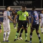 Los árbitros volvieron a pitar en la LigaPro el pasado lunes.