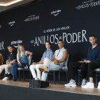 Integrantes del elenco de “Lord of the Rings: The Rings of Power” participan hoy en una conferencia de prensa en la Ciudad de México (México). La nueva serie de “The Lord of the Rings: The Rings of Power” ha mostrado que la fantasía de J.R.R. Tolkien está llena de diversidad y muestra de ello es la participación de actores como la africana-iraní, Sophia Nomvete, y el puertorriqueño Ismael Cruz.