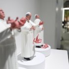 Fotografía de la obra "Chao tradicion" del chileno Pablo Maire, exhibida en la galería agua fuerte ayer, en la Ciudad de México