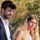 Las fotos del futbolista con su nueva novia habrían ocasionado la determinación de Shakira de irse a vivir a Estados Unidos, cuanto antes, con sus hijos.