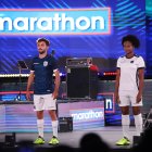 La camiseta azul de la selección ecuatoriana (i) es la que arrancó los mejores comentarios de los aficionados.