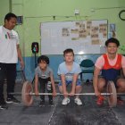 Eduardo Guadamud, entrenador de pesas, con sus hijos, Eduardo, Cristhian y Juan David.