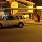 Al lugar, llegaron familiares de la mujer quienes protagonizaron escenas de dolor pero no quisieron pronunciarse al respecto de lo sucedido