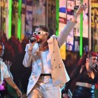 Bad Bunny durante su presentación en los premios.