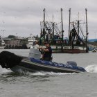 La marina realiza patrullajes de control en esta zona dedicada a actividades pesqueras