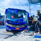 La menor que iba junto a su madre, la mujer que falleció, se salvó de morir. Un poste le sirvió de escudo.