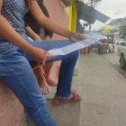 La madre asegura que una mujer que intentó ayudarla le ofreció agua y eso hixo que perdiera el conocimiento