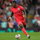 Pervis Estupiñán fue estelar en el duelo contra Fulham y tuvo responsabilidad en los tres goles del partido.