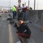 Tristeza. Uno de los familiares de la menor afectada veía con dolor lo sucedido. En el sitio, hubo varios familiares, todos en shock