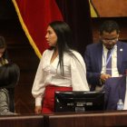 Diálogo. En público y privado continuaron ayer los diálogos para buscar votos que frenen o permitan la censura.