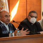 Francisco Calí (i), Relator de las Naciones Unidas para Asuntos de Pueblos y Nacionalidades Indígenas.