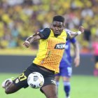 Carcelén, mediocampista del Ídolo.