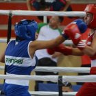 Konny Laz, boxeadora manabita, da un golpe de derecha en una de las peleas en los Juegos Nacionales Prejuveniles de Manabí.
