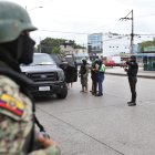 Operativos. En Guayaquil se observaron más operativos combinados entre policías, militares y agentes de Tránsito como parte del estado de excepción.