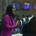 La interpelante Viviana Veloz fue la primera en intervenir en la sesión del Pleno durante el juicio político.