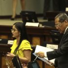 Interpelantes. La correísta Viviana Veloz y el socialcristiano Luis Almeida, designado por la bancada de aquella, expusieron las pruebas de cargo.