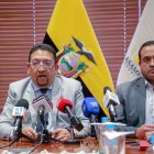 En las mesas de diálogo Ejecutivo- Legislativo no está incluido en lo absoluto el tema consulta popular.