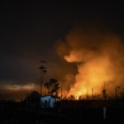 Un incendio quema la selva amazónica, el 6 de septiembre de 2022 en la región de Borba, al sur del estado de Amazonas (Brasil).