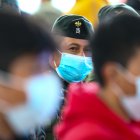 Personas con mascarillas en Quito (Ecuador), en una fotografía de archivo.