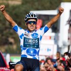 Richard Carapaz festejó ser el rey de la montaña en la Vuelta a España.
