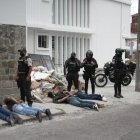 Neutralizados. Los antisociales fueron apresados tras una persecución que inició en la avenida Colón y Juan León Mera.