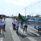 Un grupo de residentes trasladó su reclamo hasta la vía principal del sector, y pidió a los conductores pitar en respaldo.