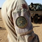 Soldados franceses forman a militares malienses.