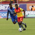 Aucas y Emelec no se han hecho daño en estos primeros 45 minutos en Chillogallo.