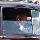 l rey Carlos III llega este domingo al palacio de Buckingham en Londres.