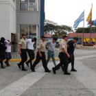 Los cinco detenidos fueron trasladados hasta las instalaciones del cuartel Modelo, en el norte de Guayaquil