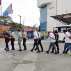 Entre los detenidos figuran dos policías en servicio activo y otro dado de baja. Todos recibieron prisión preventiva.