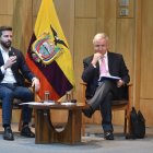 El ministro de Economía y Finanzas, Pablo Arosemena, y el exministro de Hacienda de Chile, Pablo Larraín.