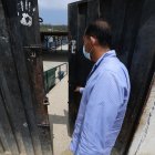 Unos padres piden la suspensión de las clases presenciales; otros no quieren la virtualidad.