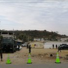 Autoridades se han reunido en un plantel de flor de bastión tras la muerte a tiros de un  estudiante