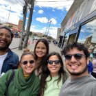 Joyce Macias y su grupo de amigos aprovecharon su visita para hacer compras.