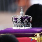 La Corona del Estado Imperial descansa sobre el ataúd que contiene el cuerpo de la difunta reina Isabel II este 14 de septiembre.