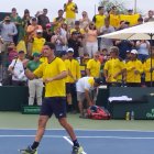 Emilio Gómez, tenista ecuatoriano, celebra el punto ante Suiza.