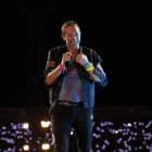 Chris Martin, vocalista de Coldplay, sonríe durante un concierto de la banda británica en Bogotá (Colombia), este 16 de septiembre de 2022.