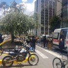 La vía permaneció cerrada por casi dos horas. Los ciclistas mostraron su malestar por la invasión de vía.